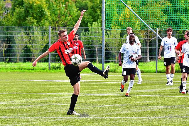Bild 10: SV Obersäckingen trennt sich im Stadt-Derby mit 3:3 vom FC 08 Bad Säckingen – und wir haben Fotos!
