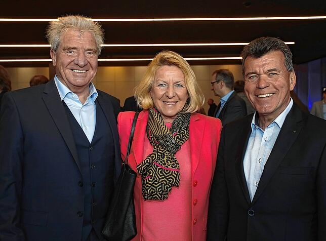 Landrad a.D. Frank Hämmerle mit Frau Christine und Artur Ostermaier, ehemaliger Bürgermeister von Steißlingen.