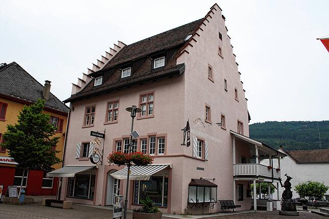 Das historische Storchehus in Wehr wurde im 16. Jahrhundert erbaut, diente anfangs als Amtshaus und wurde dann als Wohn- und ...