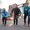 Sie sind startklar: Lauf- und Fitnessexperte Franz Hug, Organisator Markus Dufner und Extremläufer Benedikt Hoffmann freuen sich auf den ...
