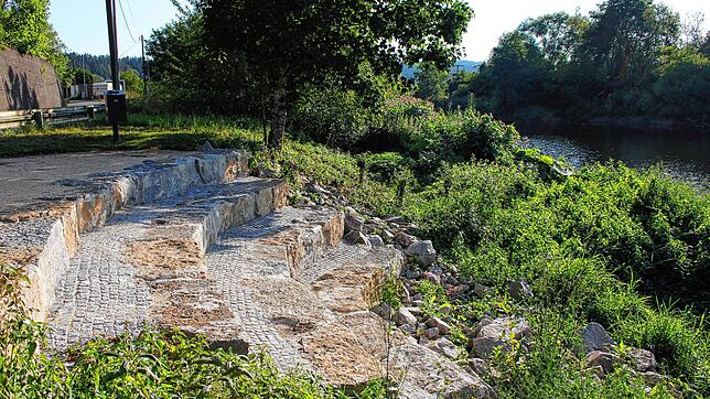 Die Hauptversinkungsstelle der Donau unterhalb der Ziegelhütte wurde durch Sitzstufen und Ufersteine erschlossen. Dadurch können ...