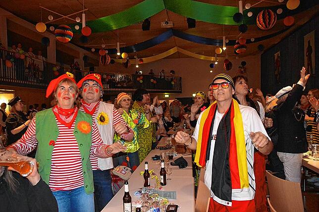 Bild 2: Allerlei der Schnabelgierezunft Meersburg: Das sind die schönsten Bilder vom Freitagabend!
