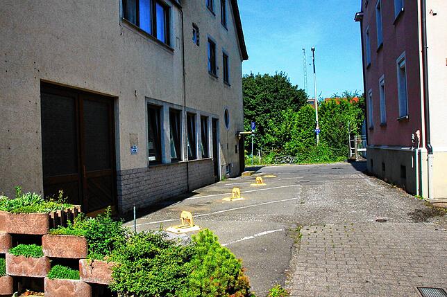 Bild 5: Graffitis, Kaugummiautomaten, Unterführungen: Friedrichshafen von seiner hässlichsten Seite