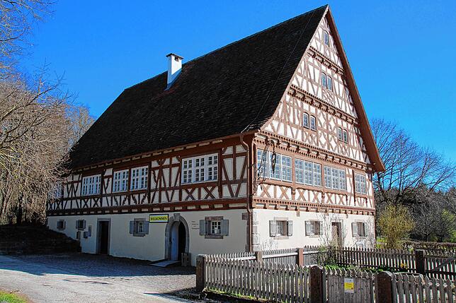 Die Museumsgaststätte Ochsen im Freilichtmuseum Neuhausen stammt ursprünglich aus dem Schwarzwald. Die Dorfwirtschaft war im Jahr 1707 ...