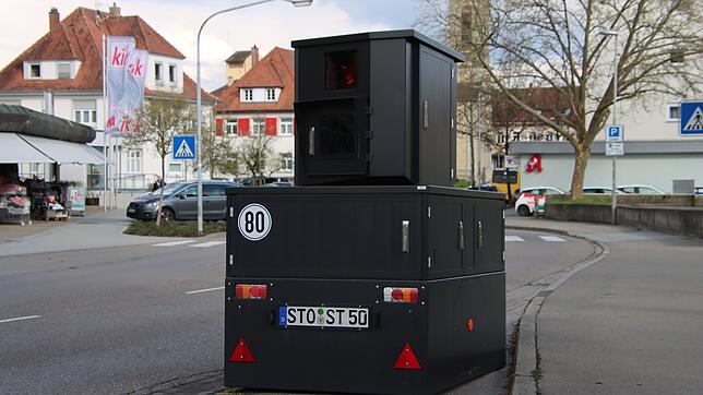 Der Blitzeranhänger, der hier auf dem Bild an der Grundschule Stockach steht, soll öfters in Espasingen zum Einsatz kommen.