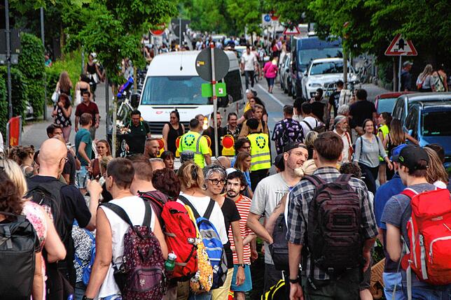 Bild 35: Run auf den großen Flohmarkt mit mehr als 1000 Ständen in Konstanz