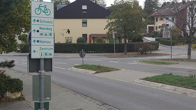 Dieser Fußgängerüberweg soll zukünftig auch von Radfahrern genutzt werden, die von Langerain in Dettingen einfahren.