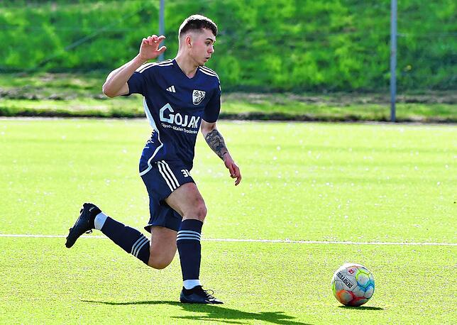 Gelungener Einstand: Der 20-jährige Pole Kamil Bednarek ist neu beim SV Blau-Weiß Murg. Der Stürmer spielte zuletzt in Stratford-on-Avon ...