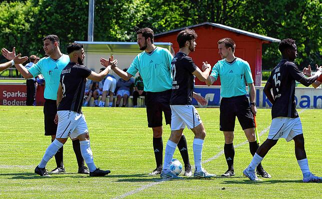 Bild 2: FC Überlingen gewinnt Nachbarschaftsduell gegen VfR Stockach. Wir waren mit der Kamera dabei!