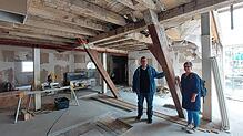 Die Umbauarbeiten im Marienhaus gehen gut voran, wie die Konstanzer Caritas-Vorständin Bärbel Sackmann und der Technische Leiter Thomas ...