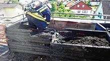 Die Feuerwehr Jestetten rückte am Freitag zu einem Balkonbrand aus.