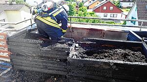 Die Feuerwehr Jestetten rückte am Freitag zu einem Balkonbrand aus.