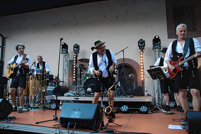 Luddi (von links) Manuel Dörflinger, Simon Frommherz, Christoph Dörflinger, Schlagzeuger Thilo Rebmann (verdeckt), Bassist Igor Pfeifer ...