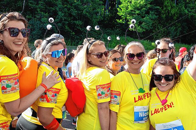 Bild 30: Mit Ausdauer und Kreativität- tausende Läufer messen sich beim ZF Firmenlauf