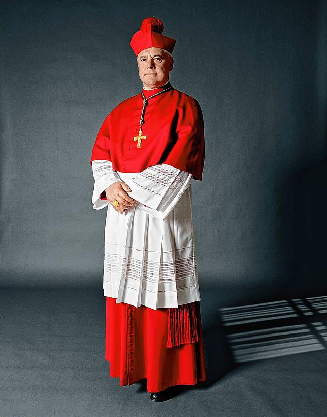 So erkennt man ihn schon besser: Bischof Gerhard Ludwig Müller im Bischofsornat.