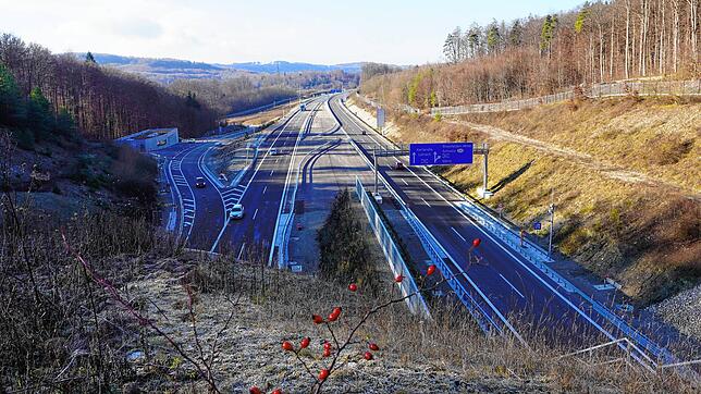 Blick vom Herrschaftsbuck in Richtung Westen zum Autobahndreieck Hochrhein.