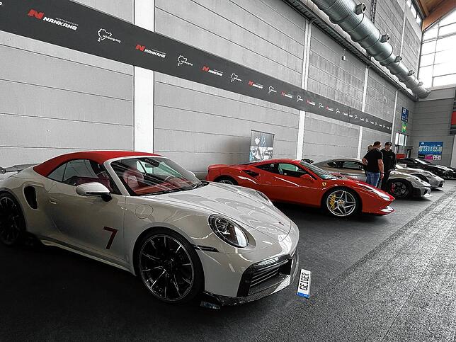 Porsches sind auch vertreten, gestellt vom Porsche-Zentrum Oberschwaben.