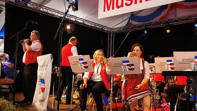 Bild 18: Waldshuter Chilbi 2025: Volles Haus beim 57. Wunschkonzert des Musikzugs St. Florian - das sind die schönsten Bilder