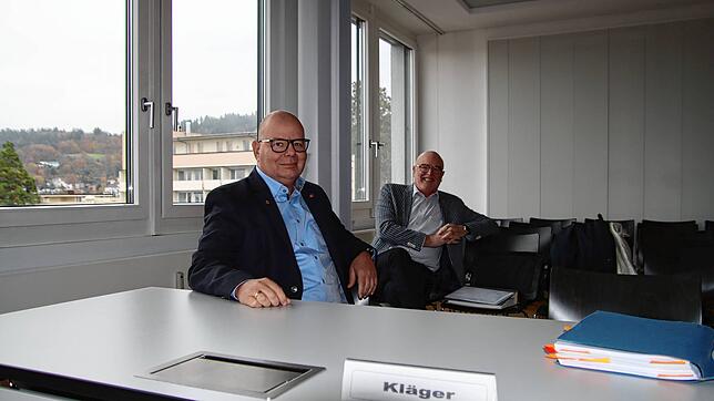 Krankenhausgeschäftsführer Michael Hanke und Bürgermeister Rainer Stolz als Vorsitzender des Aufsichtsrats zeigten sich vor Beginn der ...