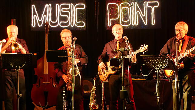 Wenn sie spielen, ist die Tanzfläche gefüllt: Music Point mit Klaus Heidebrecht, Karl Huber, Rainer Albicker und Roland Küpfer (von links).