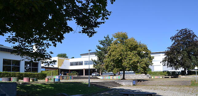 Das Martin-Heidegger-Gymnasium im Sommer 2018.