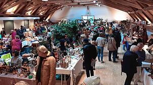 Der Sennhof am Schloss ist Schauplatz des immer wieder viel besuchten Heiligenberger Weihnachts- und Adventsmarktes. Bild: Hartmut ...