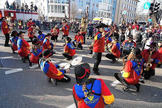 Bild 22: Tausende Narren ziehen beim Fasnet-Umzug durch die Stadt