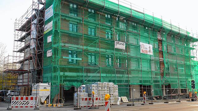 Das Murger Ärzte- und Apothekenhaus liegt trotz Corona-Pandemie weiter im Plan. Inzwischen sind die Fenster eingebaut.