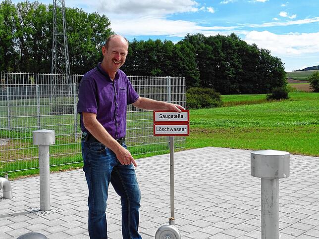 Ortsreferent Hubert Nadler freut sich doppelt über das neue Löschwasserbecken. Er ist auch Feuerwehrmann.