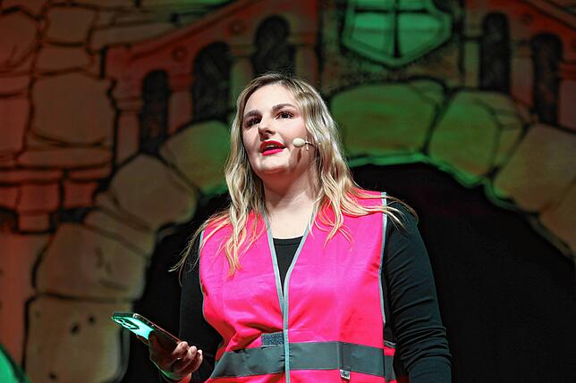 Als Klimakleberin politisch und scharfzüngig unterwegs: Lara Stross.