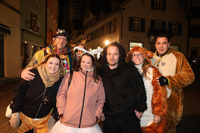 Bild 13: Konstanzer Straßenfasnacht 2025: Die Stimmung ist auch am Fasnachtsfreitag super