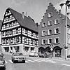 In den 1970er Jahren waren der Marktplatz und die komplette Hauptstraße noch für den Verkehr freigegeben. Und auch eine Fußgängerzone ...
