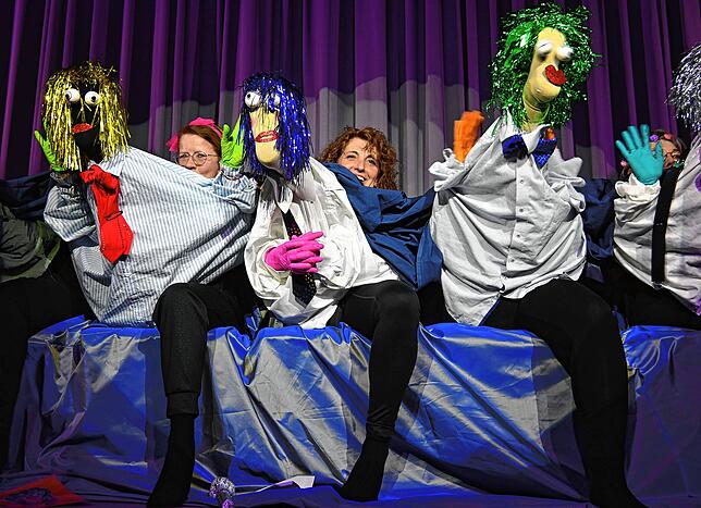 Für einen spaßigen Tanz in Anlehnung an die Muppet-Show sorgen die Dienstagturnerinnen unter der Regie von Uli Stüber.