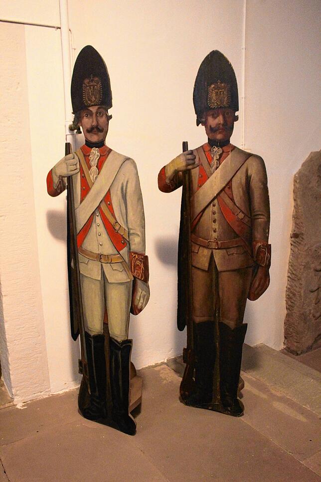 So sahen die Uniformen der Fürstlich Fürstenbergischen Soldaten zu Zeiten der Napoleonischen Kriege aus. Die rechte Figur stammt aus der ...