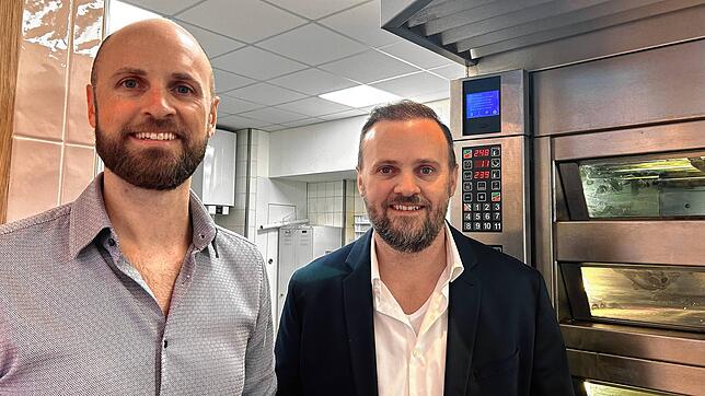 Eric (links) und Marc Schneckenburger leiten das Familienunternehmen in dritter Generation. Hier sind sie bei der Eröffnung der neuen ...