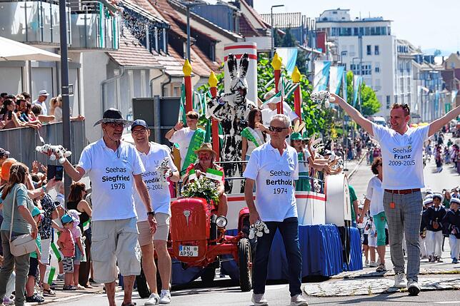 Zur Feier des 75. Geburtstags sind auch ehemalige Seehasen dabei.
