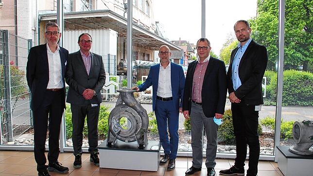 Die Geschäftsführung der Firma Allweiler: (von links) Gunter Connor, Senior Director Industrial Pumps Sales Europe, Joachim May, Senior ...