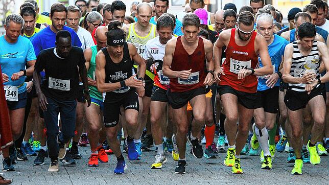 Abgesagt: Der für Juli vorgesehene 16. Trompeterlauf in Bad Säckingen &ndash; hier der Start von 2019 mit Sieger Omar Tareq (vorn, ...