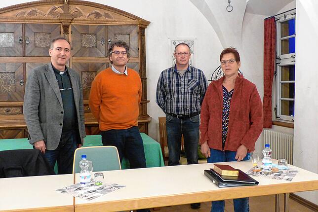 Das Vorstandsteam (von links): Pater Christoph, der Vorsitzende Clemens Winterhalter, der Stellvertreter Thomas Banholzer und die ...