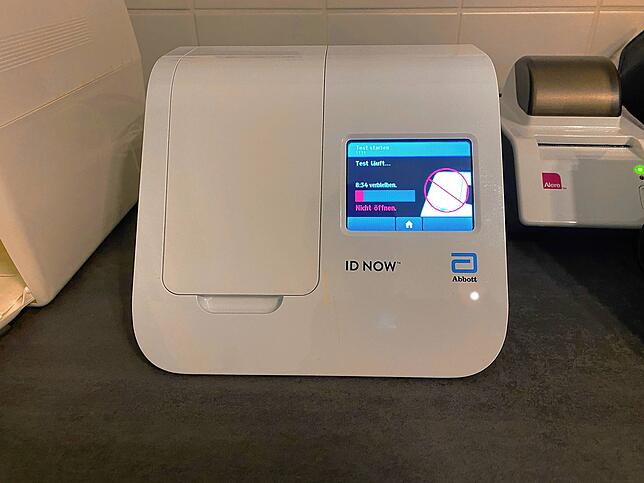 In knapp unter zehn Minuten ist der PCR-Test abgeschlossen.