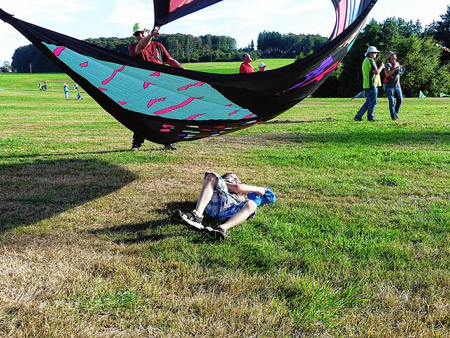 Bild 5: Bilder vom 11. Familien-Drachenfest auf dem Flugplatz in Hütten