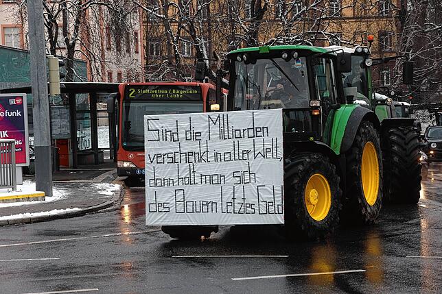 Bild 14: Traktoren umrunden die Stadt: Jetzt demonstrieren die Landwirte auch in Konstanz!