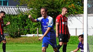Robin Niedhardt jubelt. Soeben hat er das erste Heimtor der Saison geschossen und das reichte dem FC Radolfzell zum knappen Sieg über ...