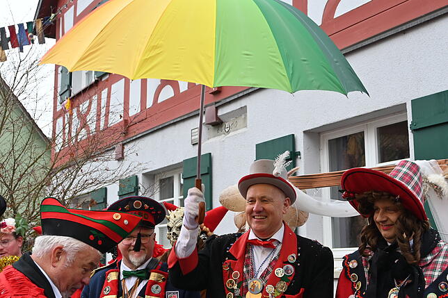 Bild 10: Narrenhochzeit in Sipplingen: So feiern die Narren das neue Paar