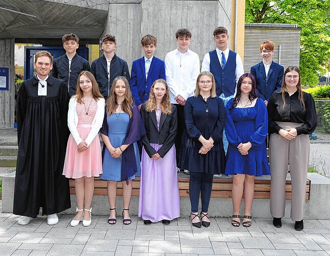Bild 3: Heiliges Sakrament: Alle Bilder zur Kommunion und Konfirmation in Radolfzell und auf der Höri