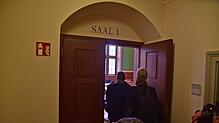 Schwerer Gang in den Gerichtssaal. Christoph Hess (links) betritt mit seinem Strafverteidiger den Verhandlungssaal in Villingen. Bild: ...