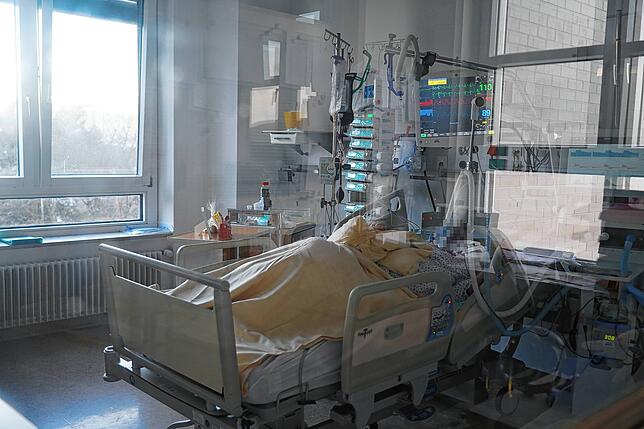 Ein Covid-Patient an der Beatmungsmaschine – die Überlebenschancen sinken, wenn ein Patient intubiert werden muss, erheblich.