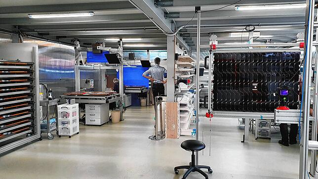 Satellitenproduktion bei Space Tech: Die Fertigungskapazitäten werden derzeit stark erweitert.