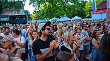 Begeisterte Fans aus der ganzen Region genießen das Konzert der Söhne Mannheims. Jeder Tag der Sommersinnfonie 2022 war ein Ereignis für ...