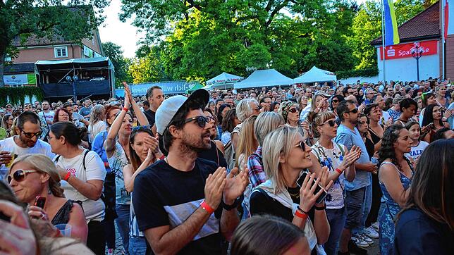 Begeisterte Fans aus der ganzen Region genießen das Konzert der Söhne Mannheims. Jeder Tag der Sommersinnfonie 2022 war ein Ereignis für ...